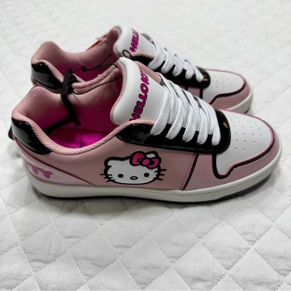 Hello Kitty New Women’s Size 6 Sneakers